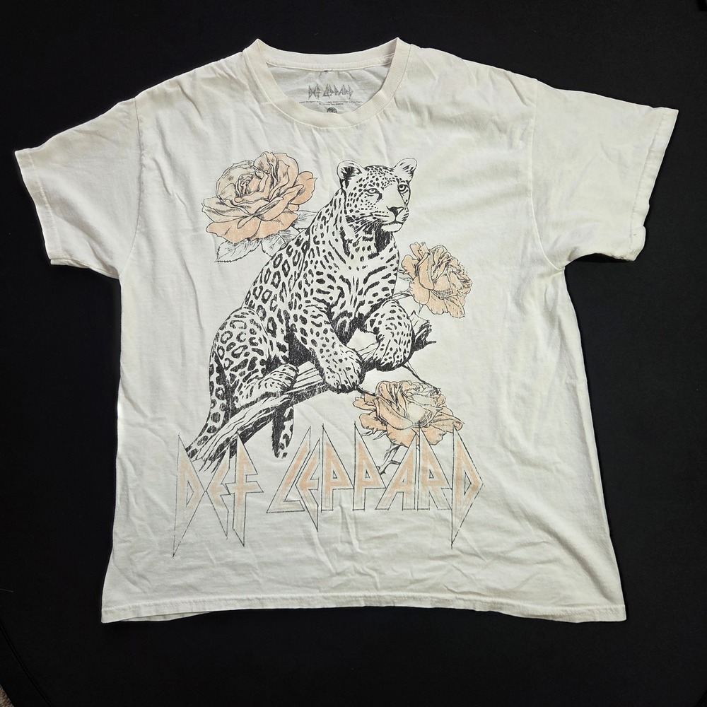 Def Leppard Graphic T-Shirt Off-White Leopard Rose Tour Dates Band Tee XS/S